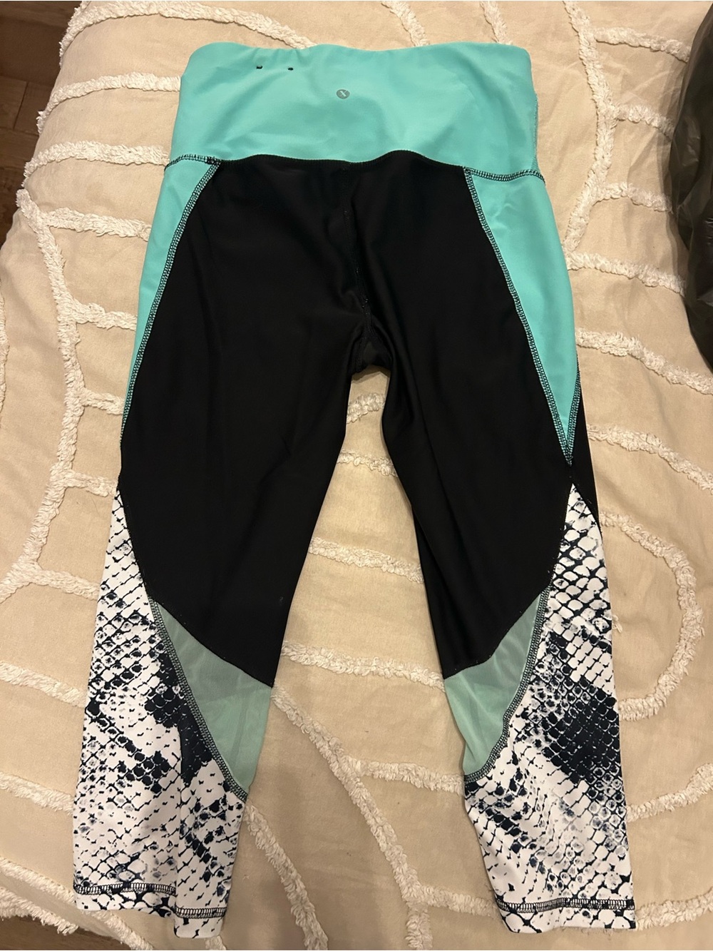 Xersion Black & Mint High-Rise Capri Leggings with Printed Panels - Picture 2 of 6